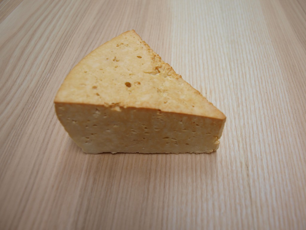 Sýr zauzený bílý